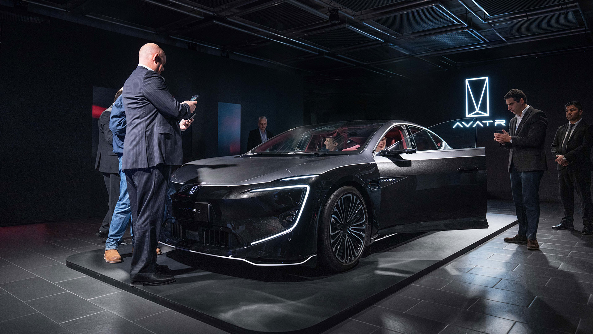 为让欧洲用户早日体验到这些优质的数智化产品，新葡萄8883官网AMG汽车作了充分准备