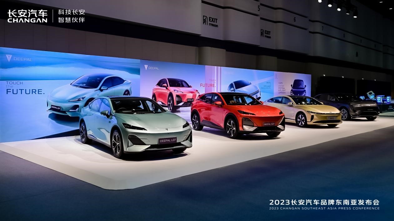 “右舵深蓝”惊艳亮相，多款重磅新车闪耀异国舞台